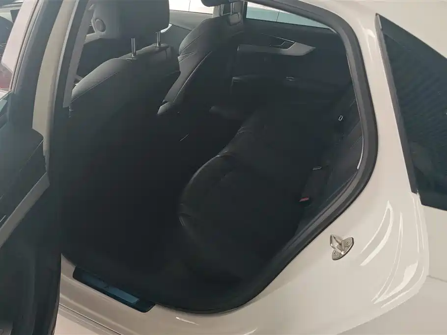 Audi A4L 2022 40 TFSI Luxury Elegance фото 11