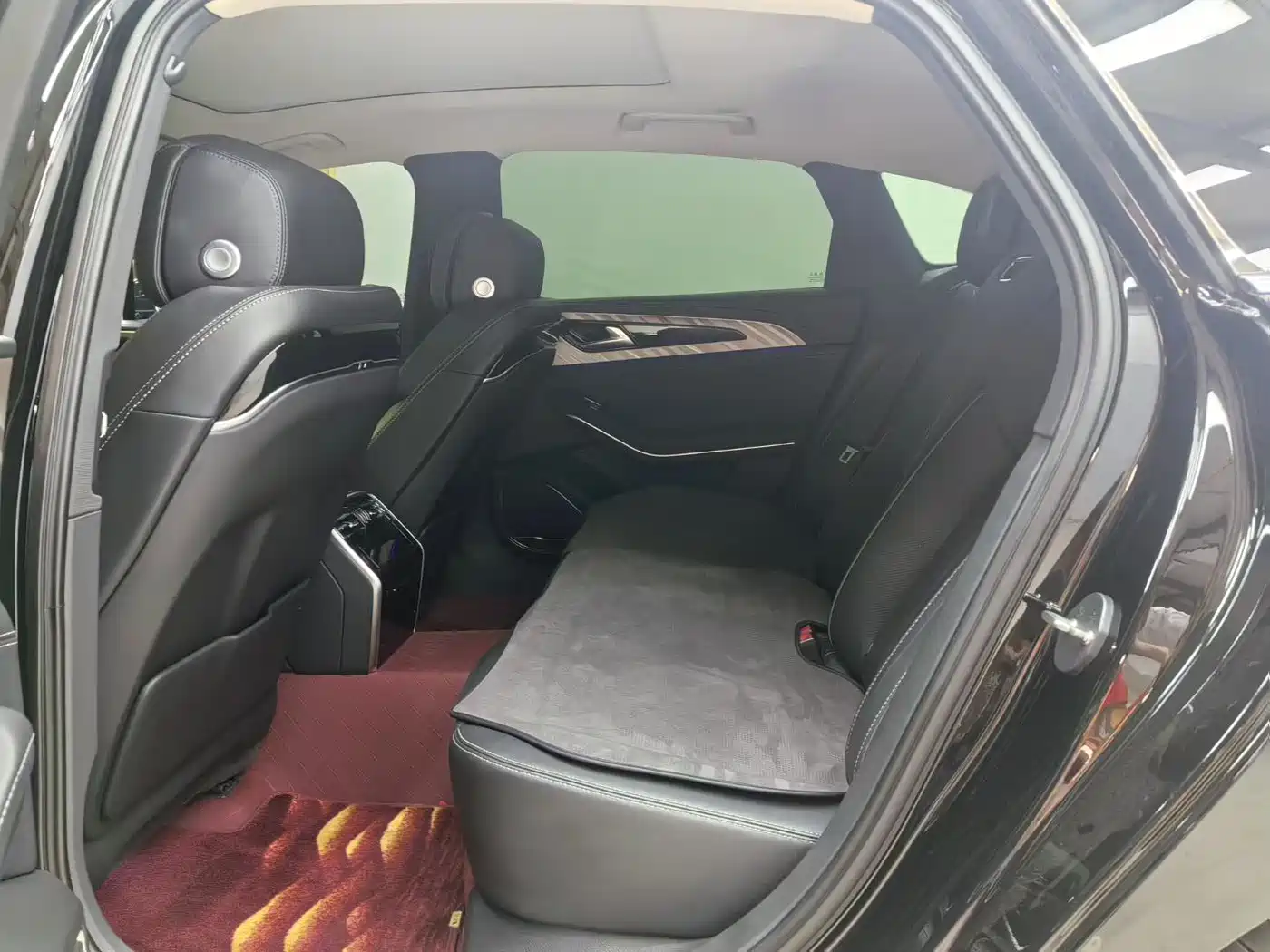 Hongqi H9 2023 Model 2.0T Smart Connect Flagship Edition фото 6