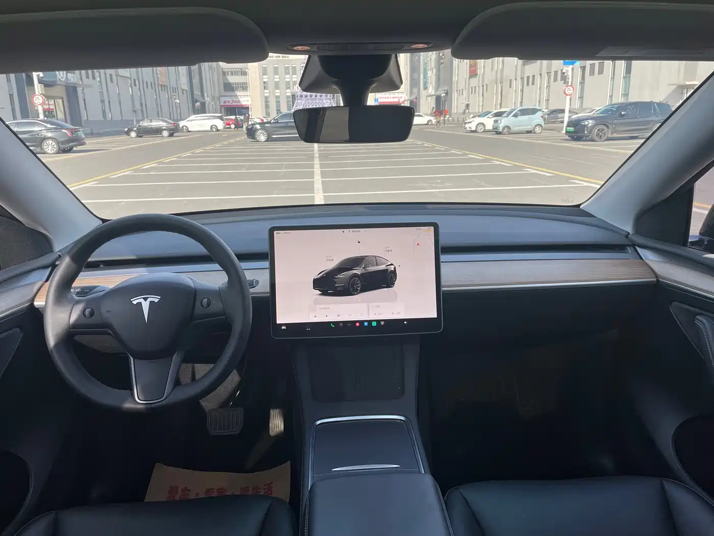 TESLA MODEL Y