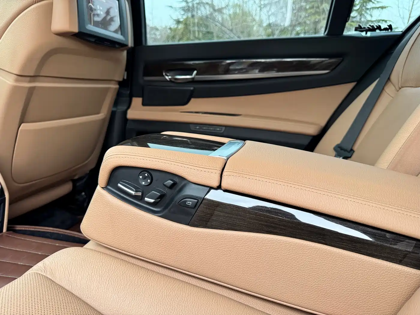 BMW 7 Series 2009 740Li Luxury фото 12