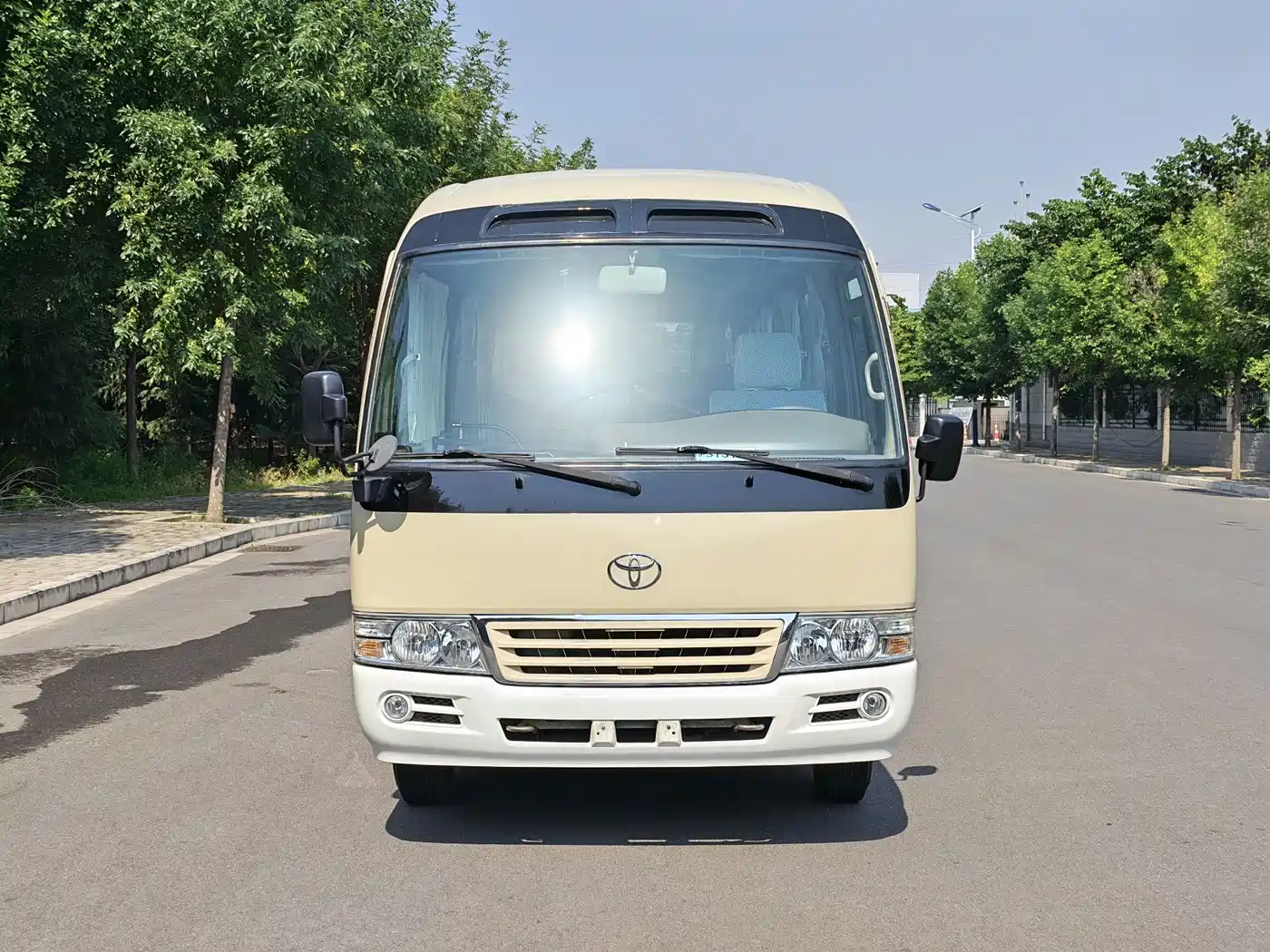 Toyota Coaster 2007 2.7L Gasoline Premium Edition 20-seater фото 2