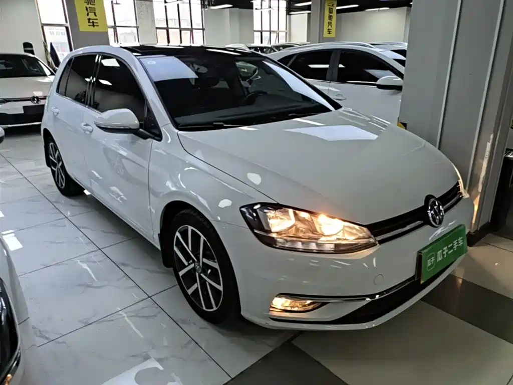 Volkswagen Golf 2020 Beloved Edition 280TSI DSG Comfort фото 4
