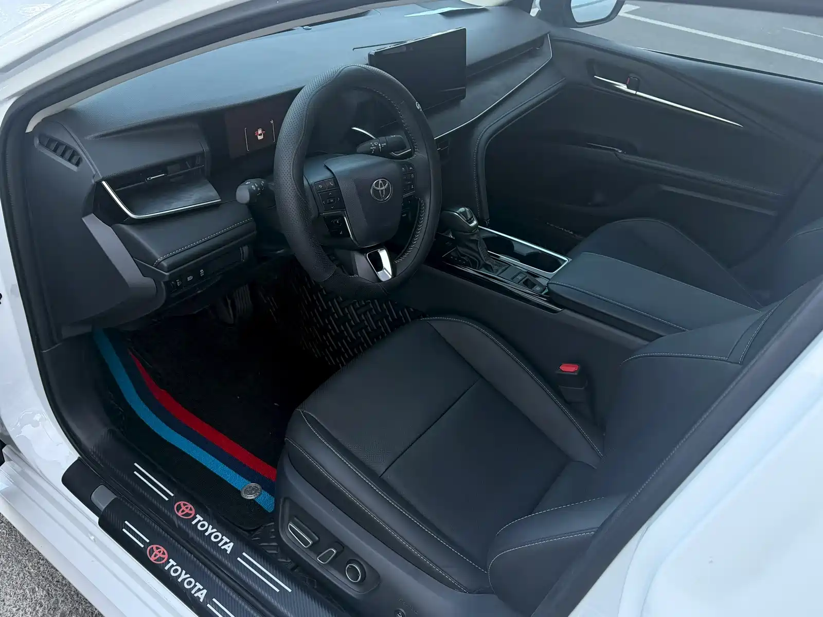 Фото 4 - Toyota Camry