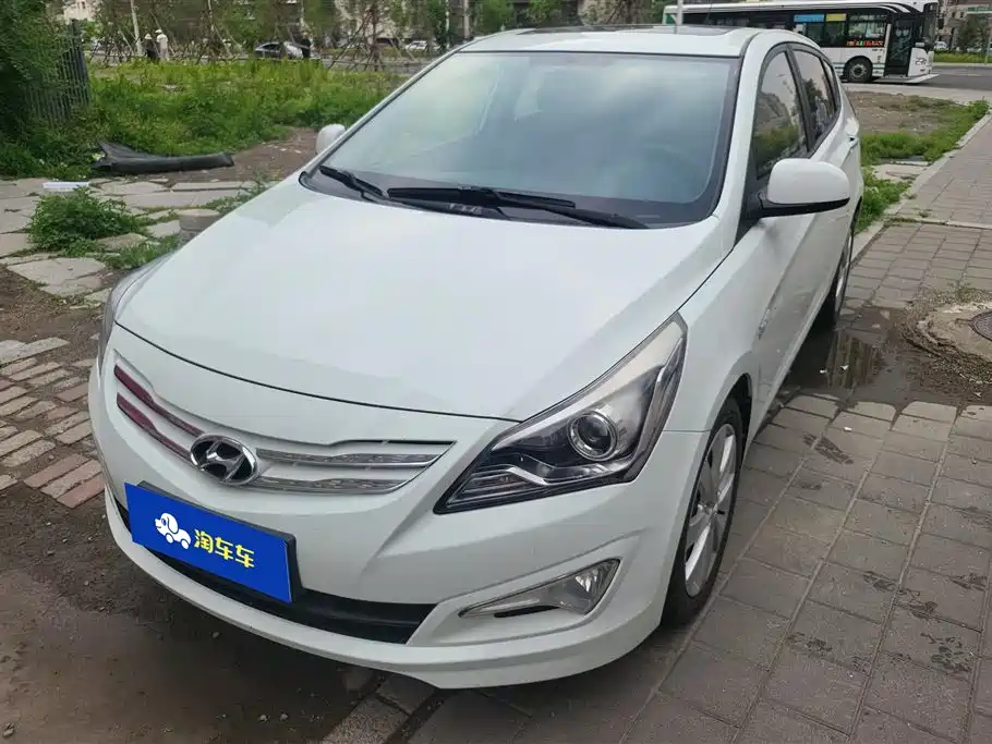 Hyundai Reina 2014 Model 1.4L Automatic GLX
