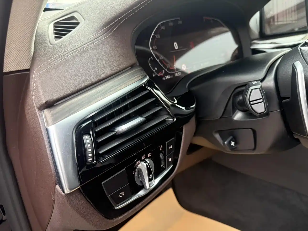 BMW 5 Series 2021 530Li xDrive Luxury Package фото 10