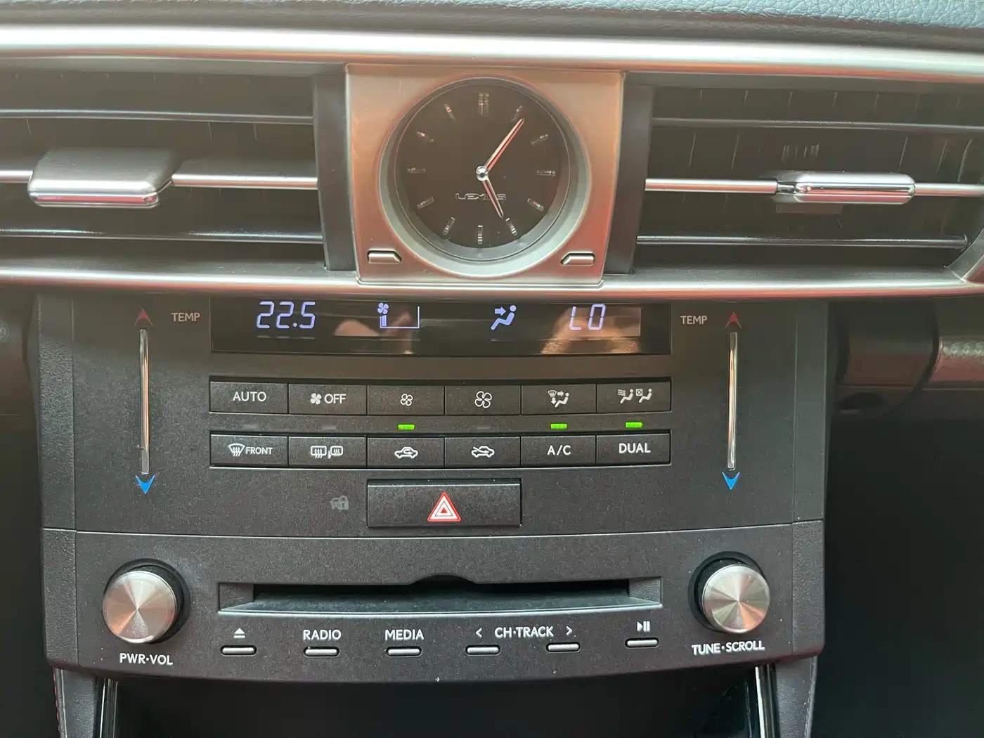 Фото 31 - Lexus IS