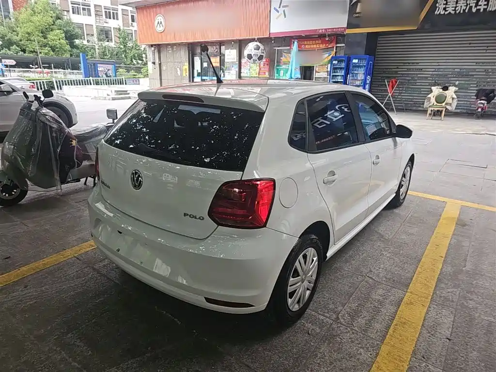 Volkswagen Polo 2016 1.4L Automatic Trend фото 7