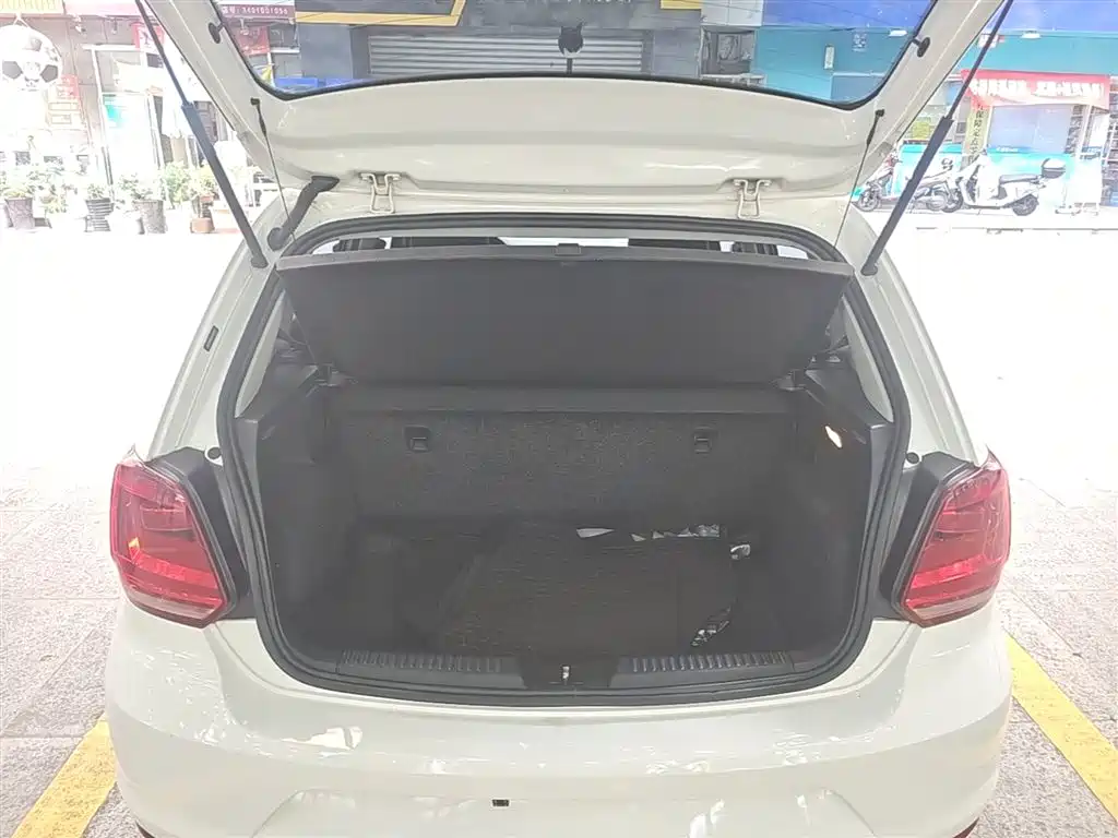 Volkswagen Polo 2016 1.4L Automatic Trend фото 19