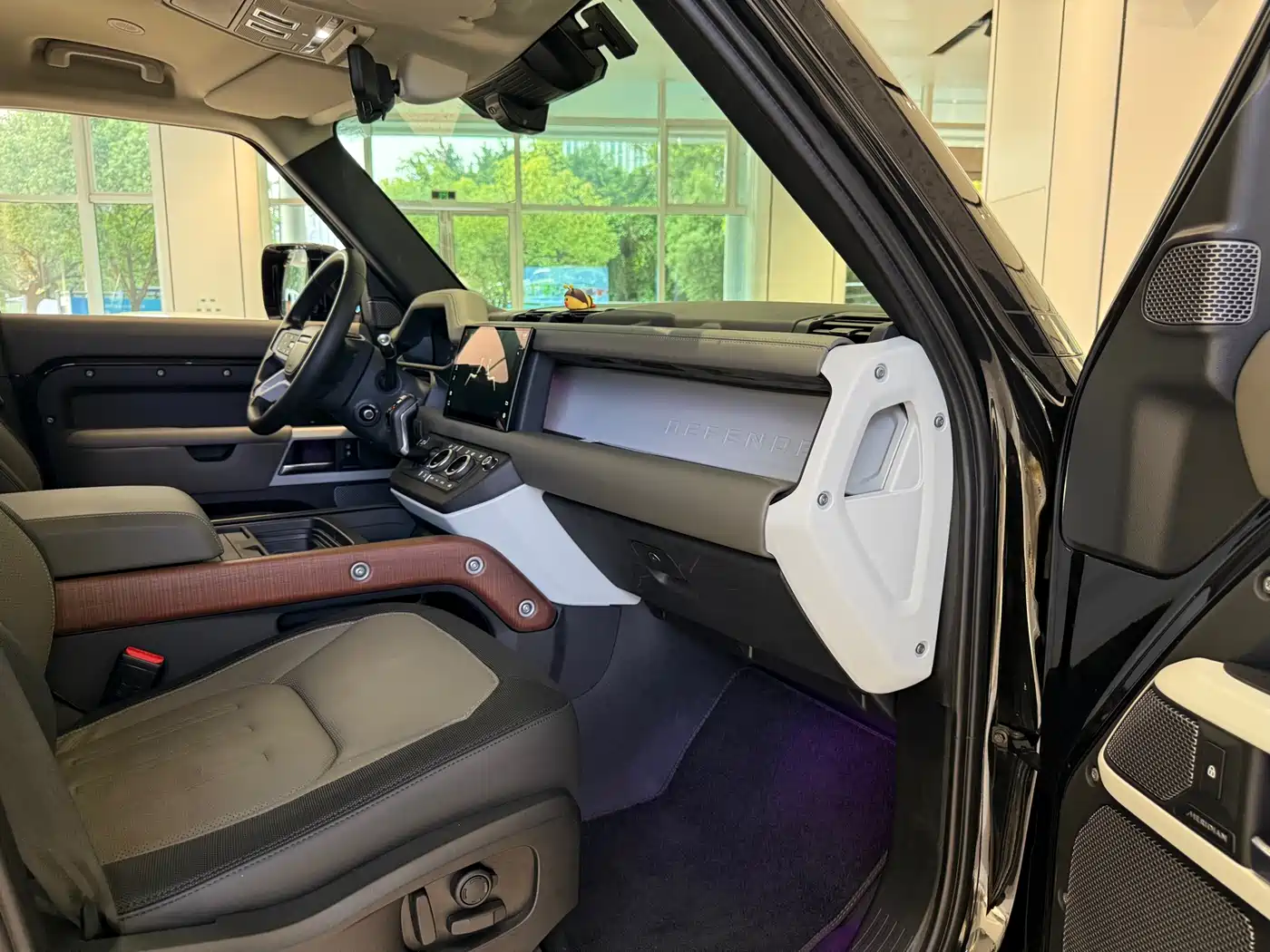 Land Rover Defender 2022 110 P400 X-DYNAMIC HSE фото 10