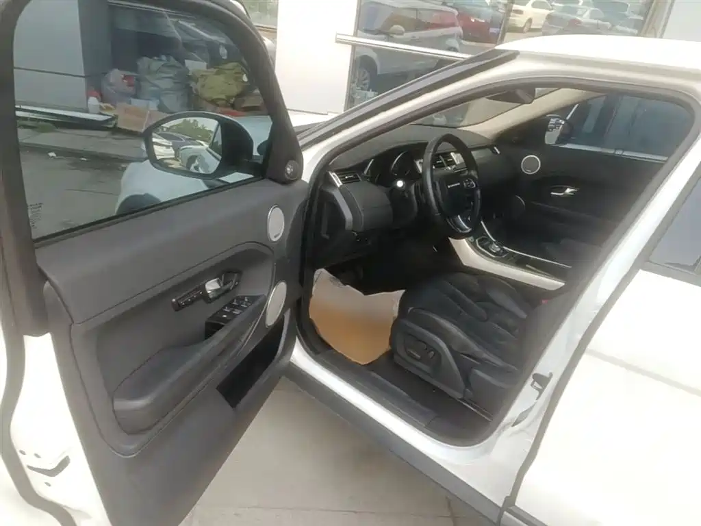 Land Rover Range Rover Evoque 2015 2.0T 5-Door Intelligent Edition фото 16