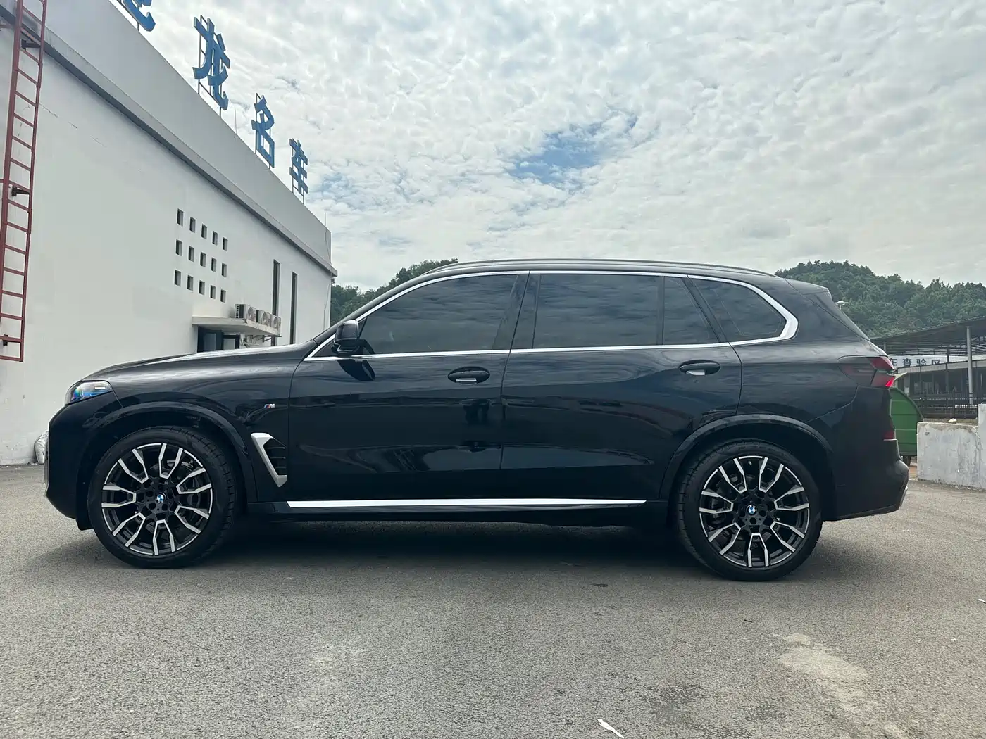 BMW X5 2023 xDrive 40Li M Sport Package фото 9