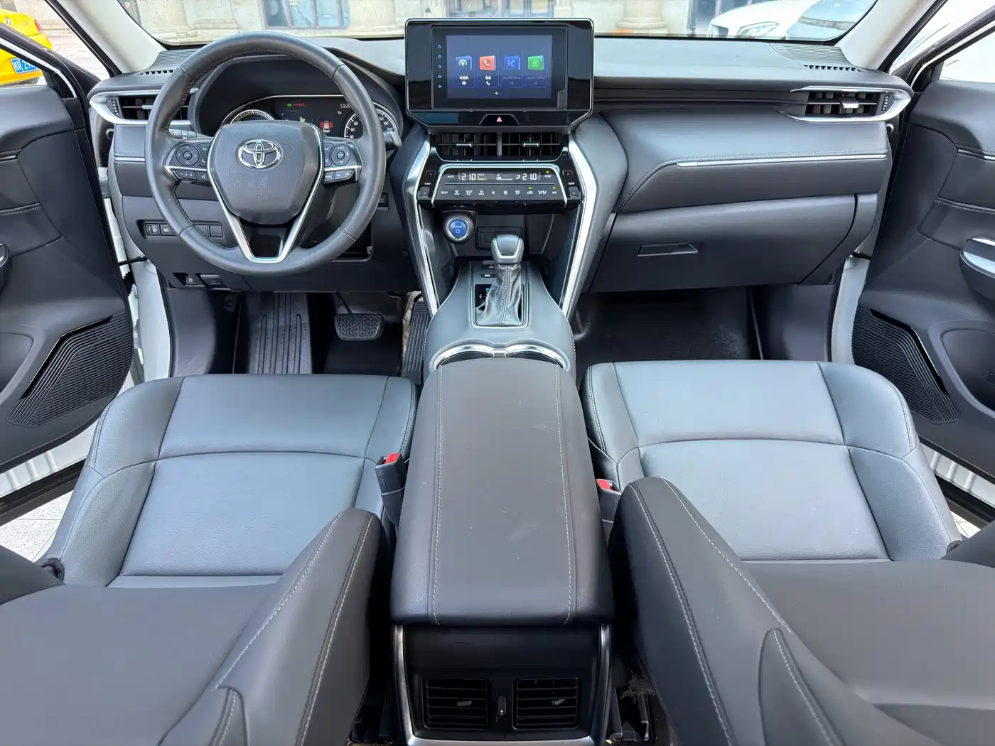 Toyota Venza 2022 Dual Engine 2.5L CVT 2WD Luxury фото 8