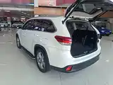 Photo 5 - Toyota Highlander