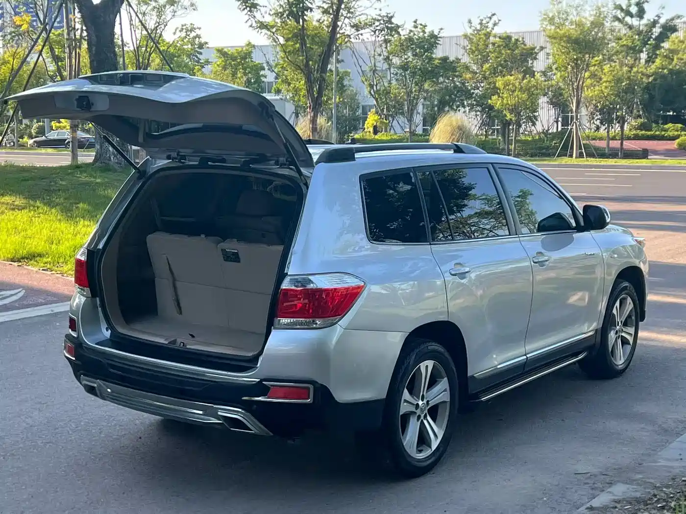 Toyota Highlander 2012 2.7L 2WD 7-Seater Luxury Edition фото 5
