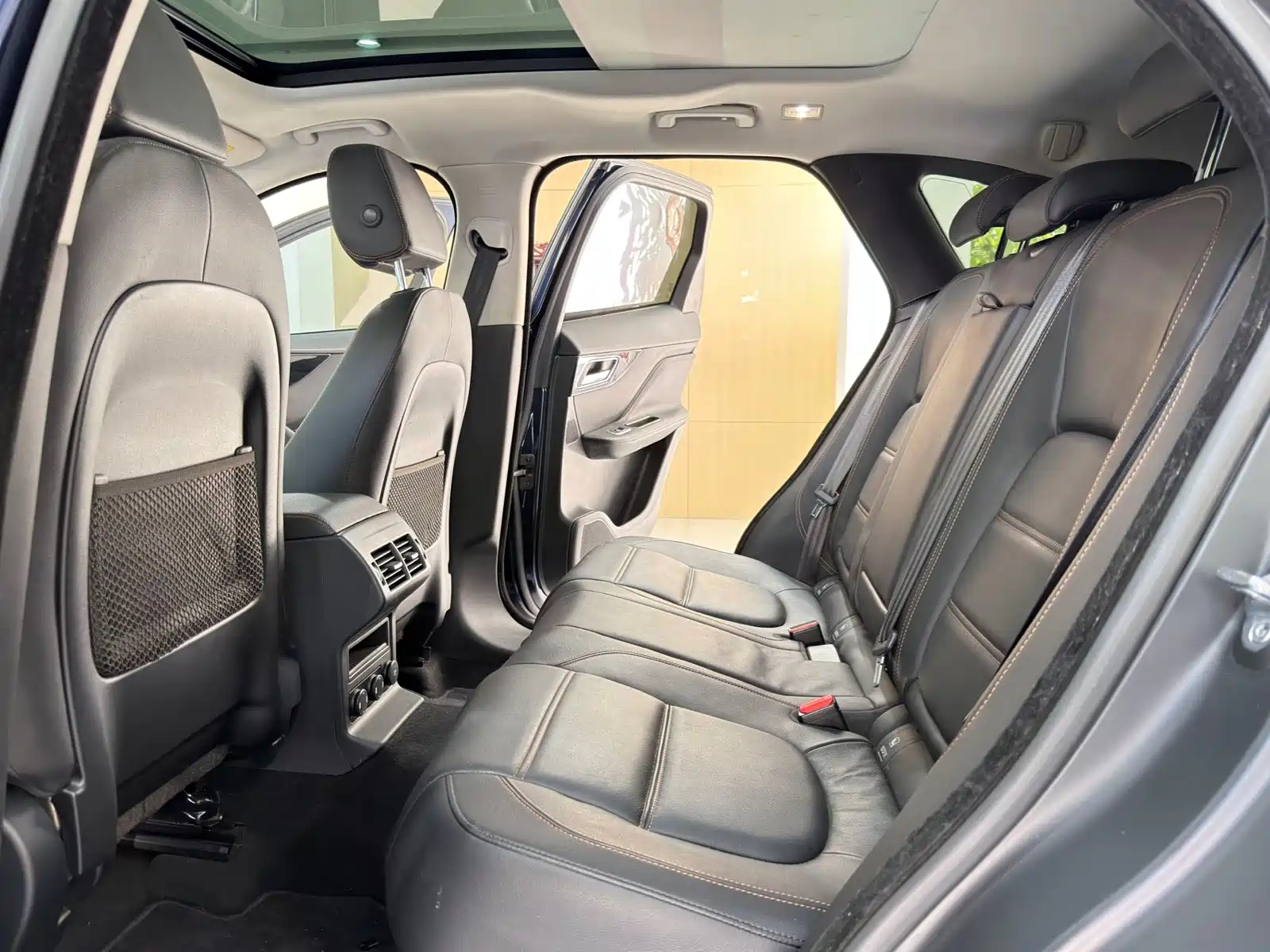 Фото 6 - Jaguar F-PACE