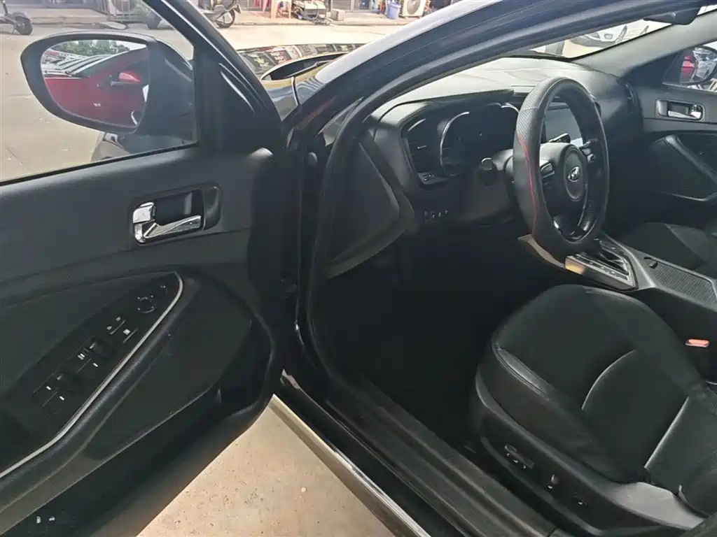 Kia K5 2014 2.0L Automatic LUXURY фото 16
