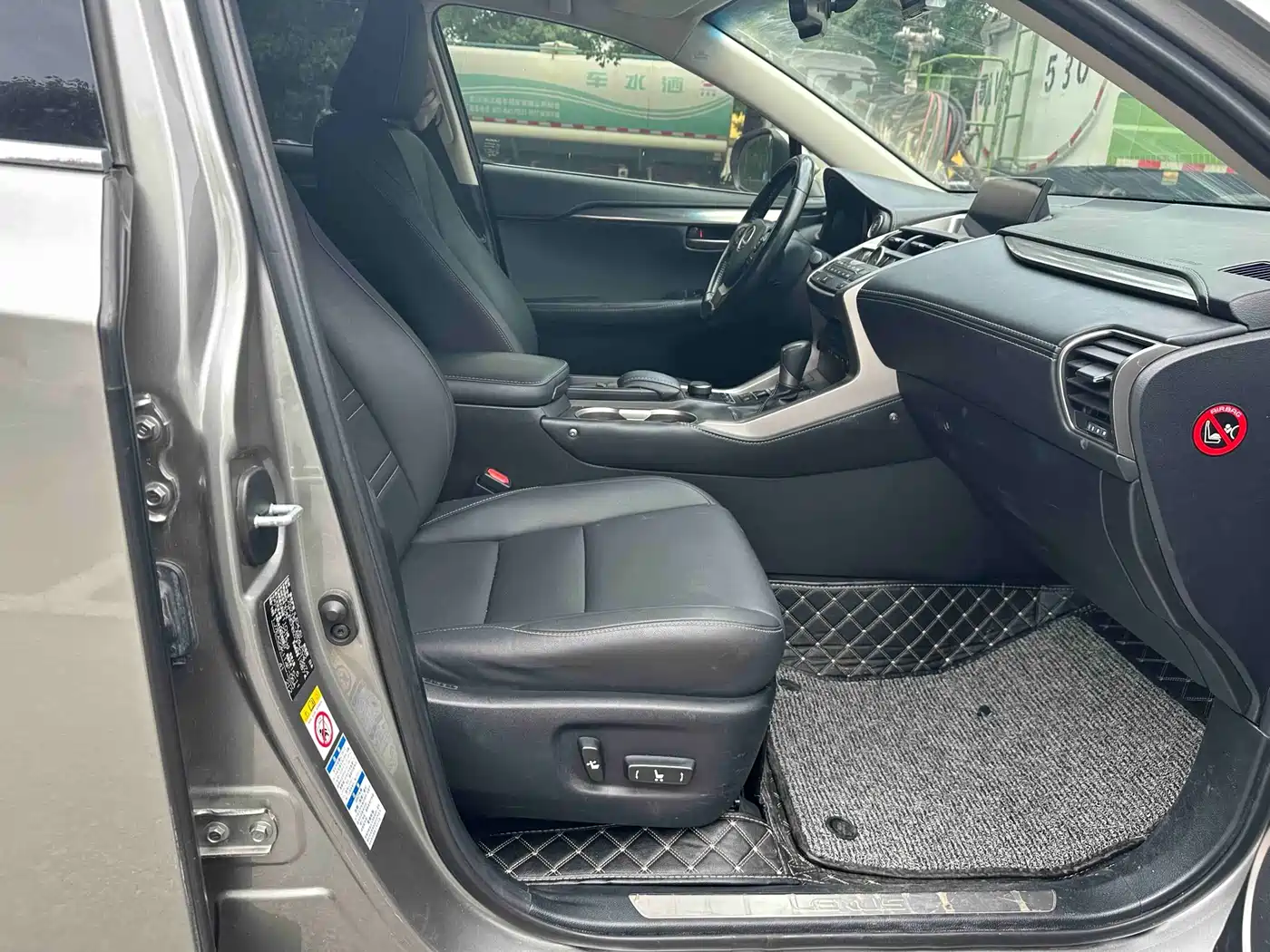 Lexus NX 2016 200 AWD F Sport фото 4