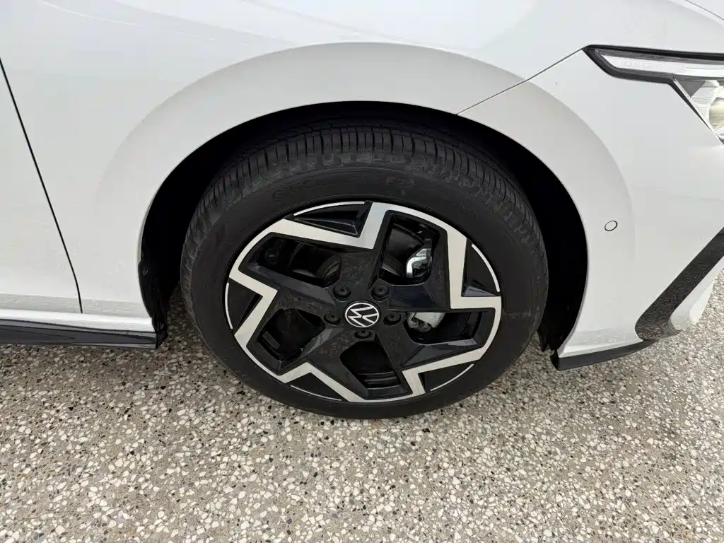 Volkswagen Golf 2026 2025 300TSI R-Line