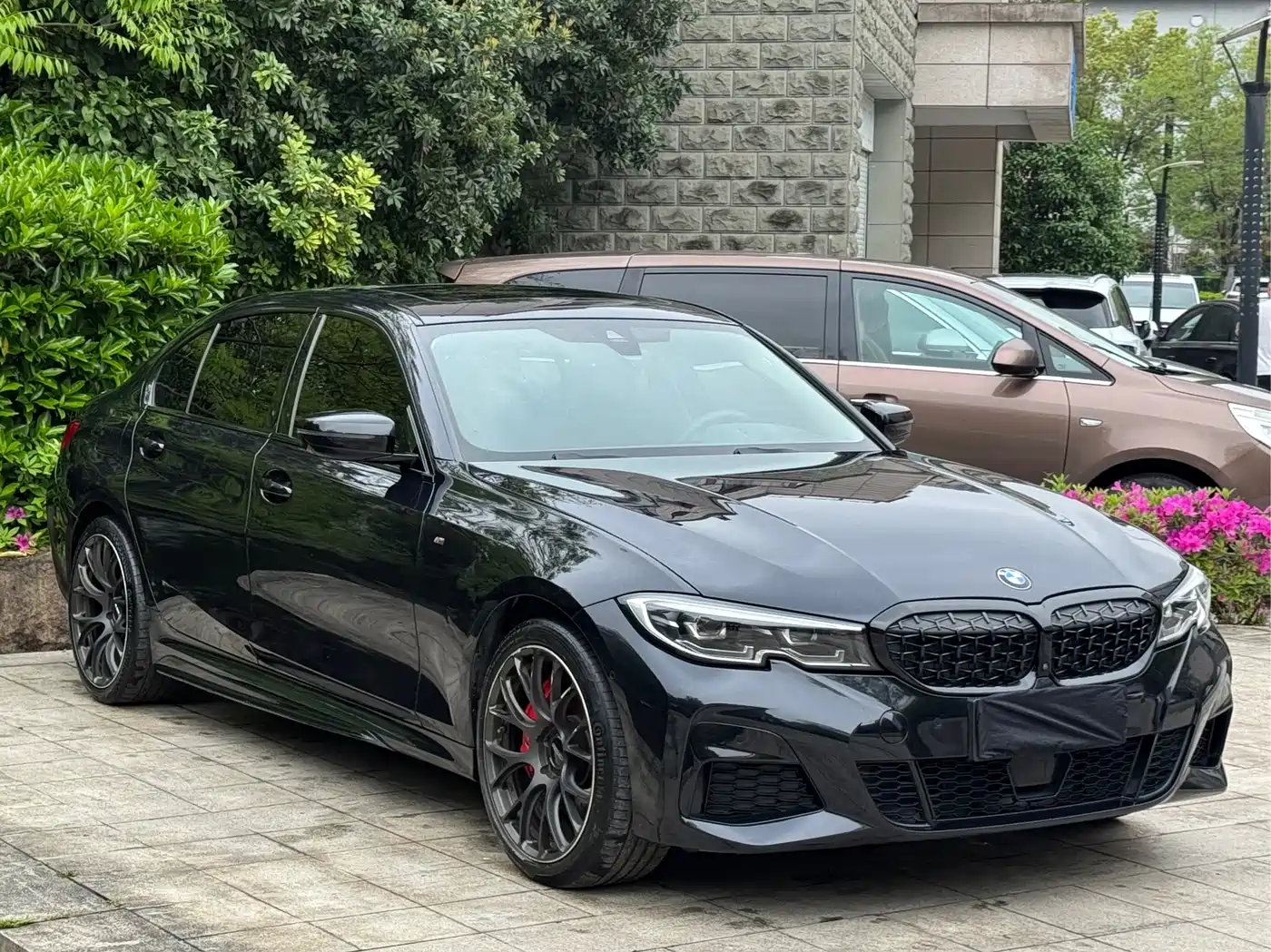 BMW 3 Series 2021 330Li xDrive M Sport Night Edition фото 3