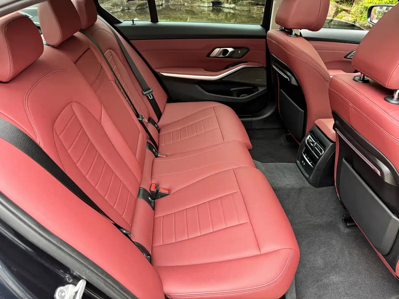 BMW 3 Series 2021 330Li xDrive M Sport Night Edition фото 14