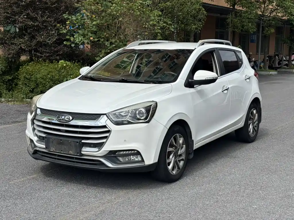  JAC Motors Refine S2 2017 1.5L CVT Luxury Smart