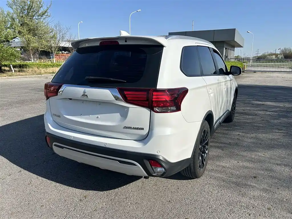 Mitsubishi Outlander 2019 2.0L 2WD Enjoy Edition 5-seater China V фото 3