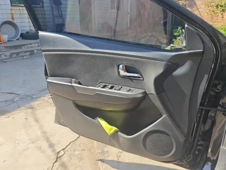 Kia K2 2013 2012 Sedan 1.4L MT GLS Commemorative Edition
