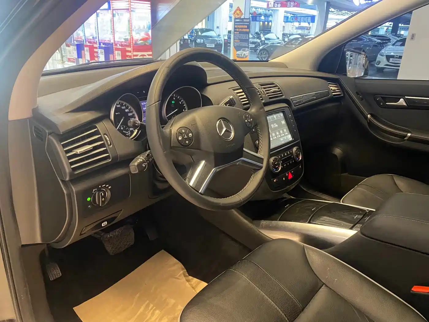 Mercedes-Benz R-Class 2017 R 320 4MATIC Business Collector's Edition фото 5
