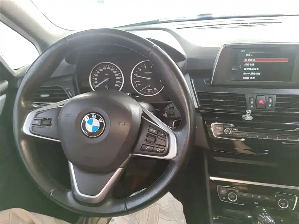 BMW 2 Series Touring 2016 218i Leading фото 10