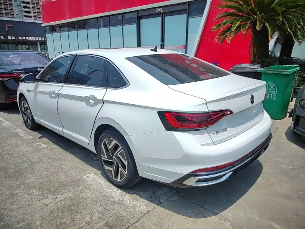Volkswagen Sagitar 2023 300TSI DSG Surpassing Edition фото 5