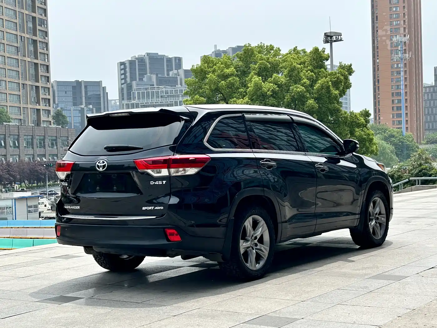 TOYOTA HIGHLANDER