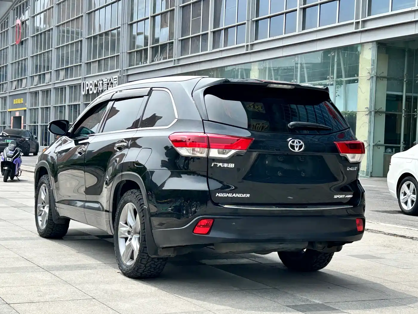 TOYOTA HIGHLANDER
