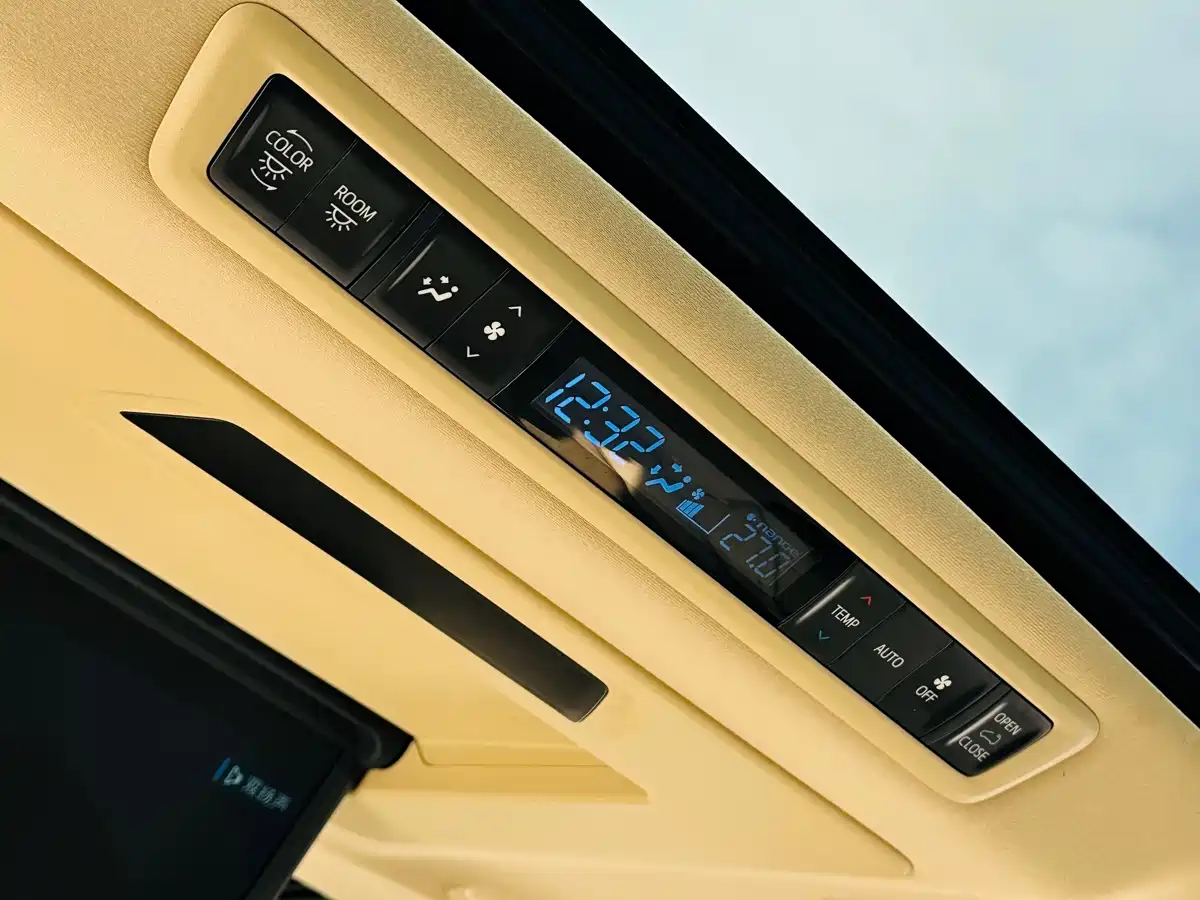 Toyota Alphard 2021 Hybrid 2.5L Premium фото 27