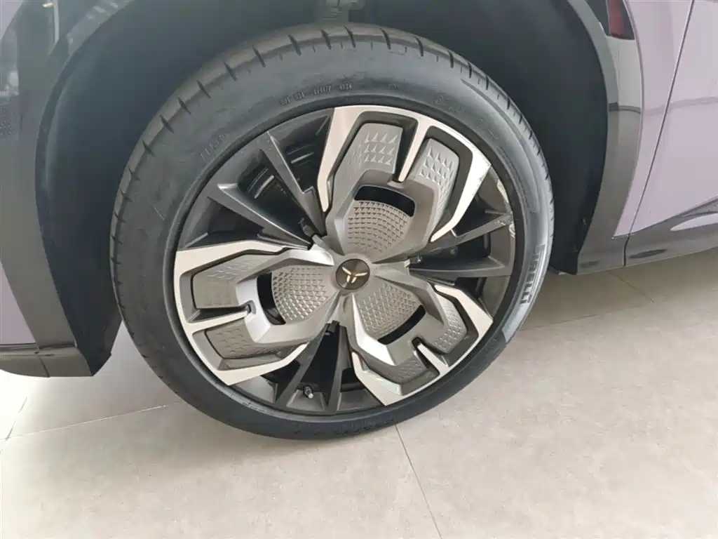 Hongqi Tian Gong 08 2025 680 Ultra AWD фото 23