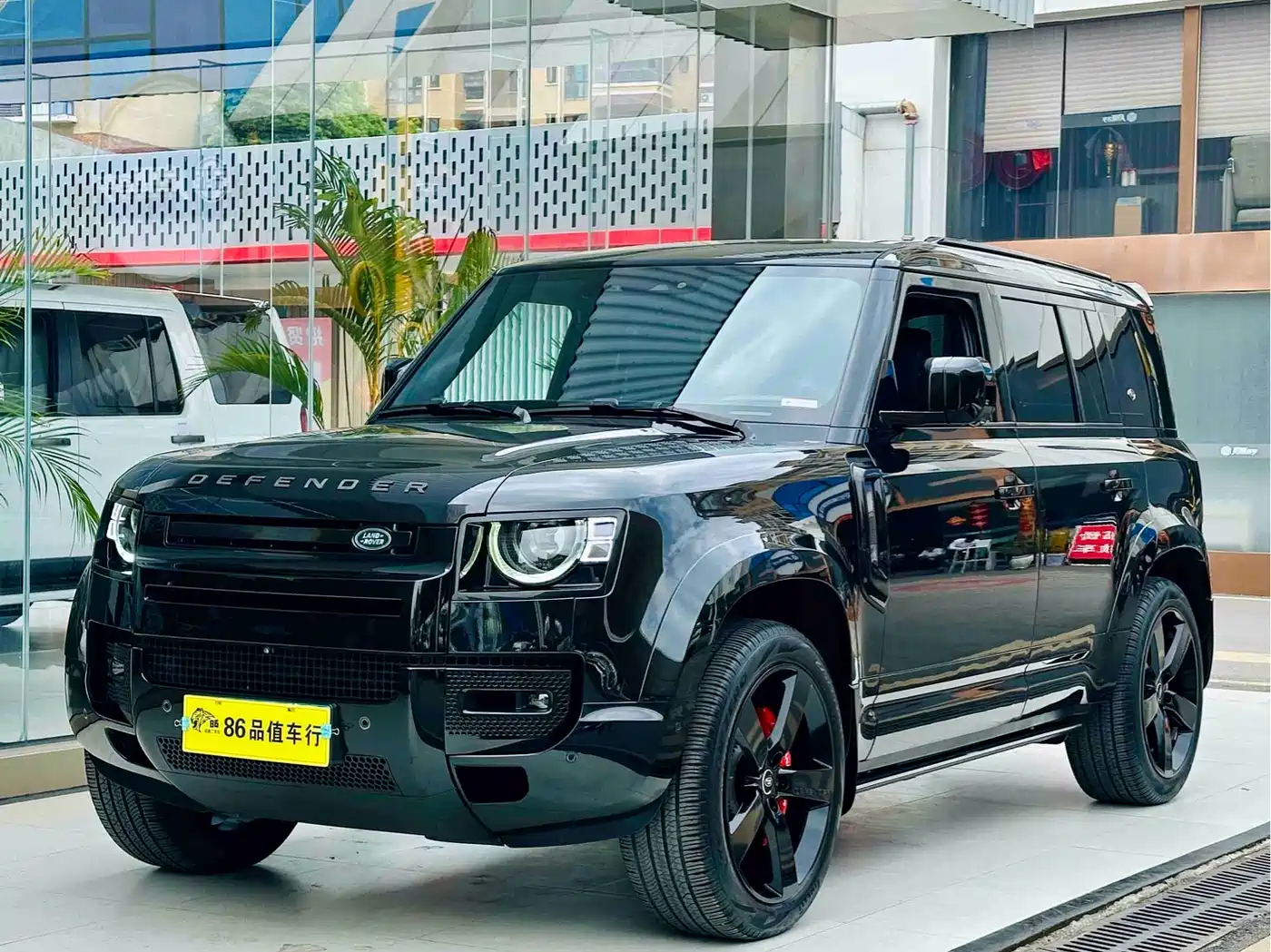 Land Rover Defender 2024 110 3.0T P400 X-DYNAMIC HSE фото 2