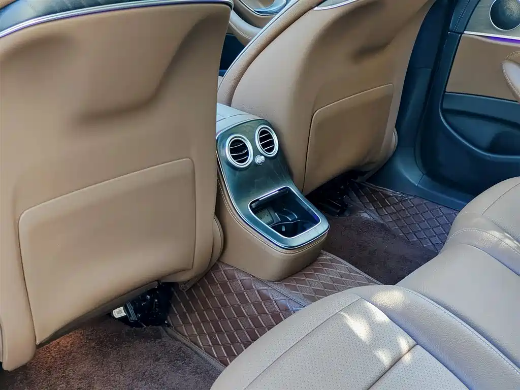 Mercedes-Benz E-Class New Energy 2022 E 350 e L Plug-in Hybrid Sports Sedan фото 9