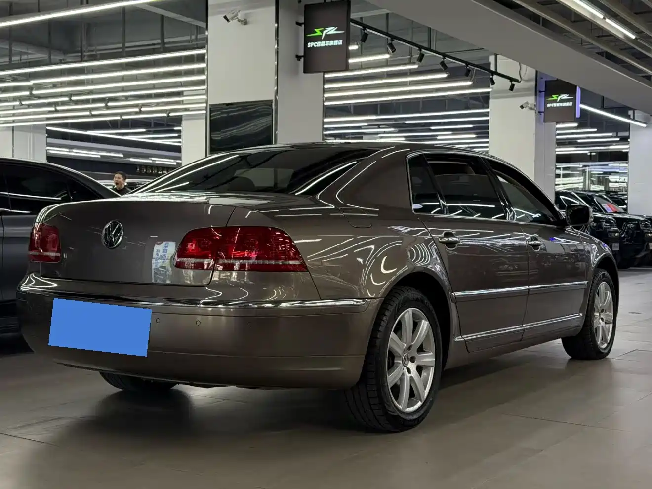 Volkswagen Phaeton 2012 2011 3.6L V6 5-seat Extended Business Edition