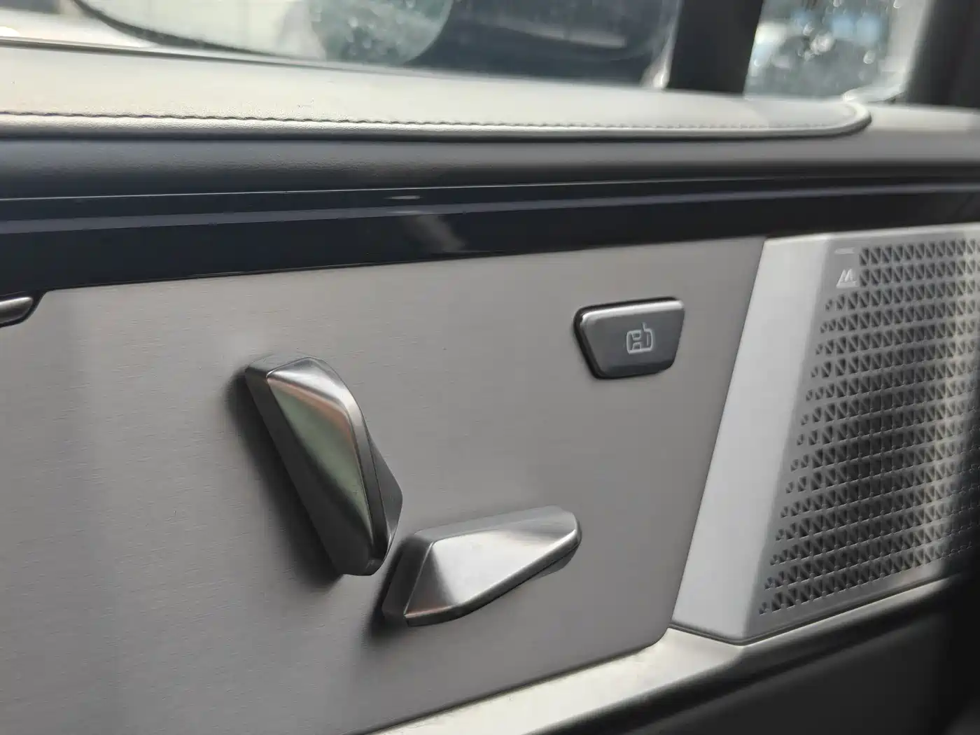 HiPhi Y 2025 2023 560km Pioneer Edition