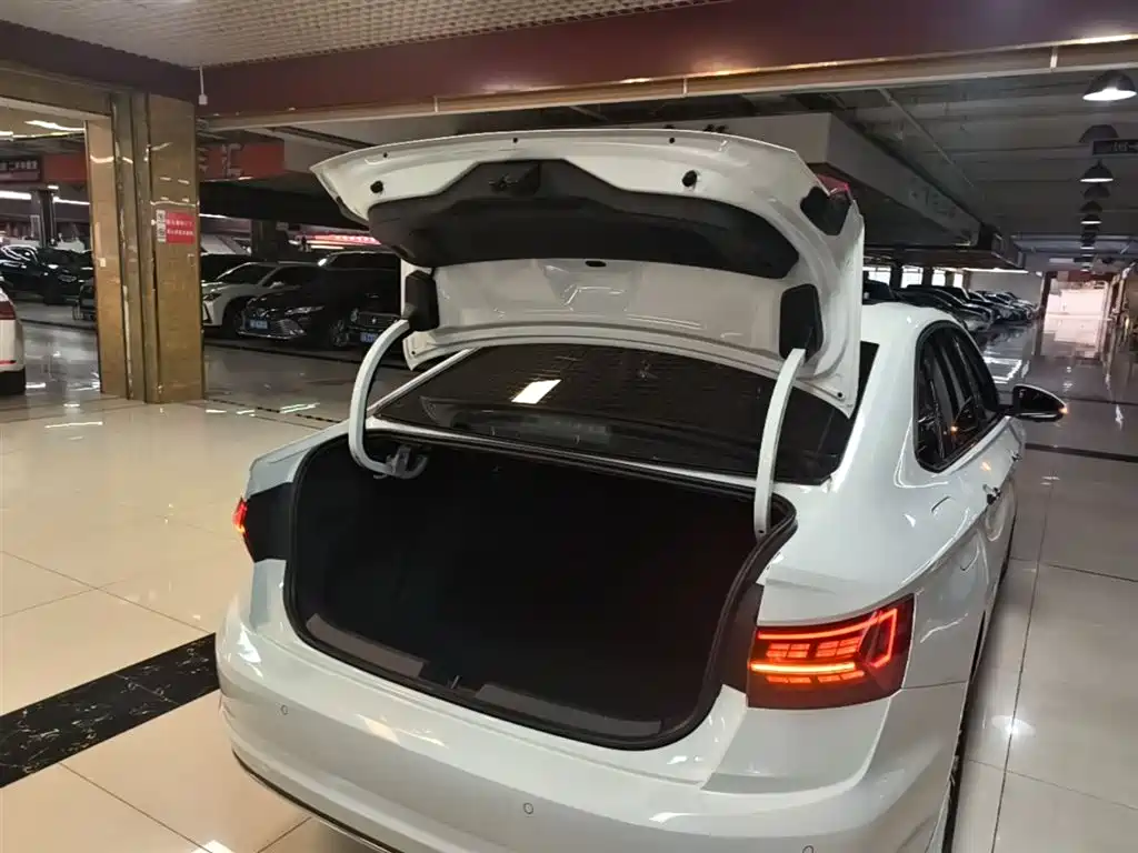 Volkswagen Sagitar 2021 200TSI DSG Comfort Smart Edition фото 12