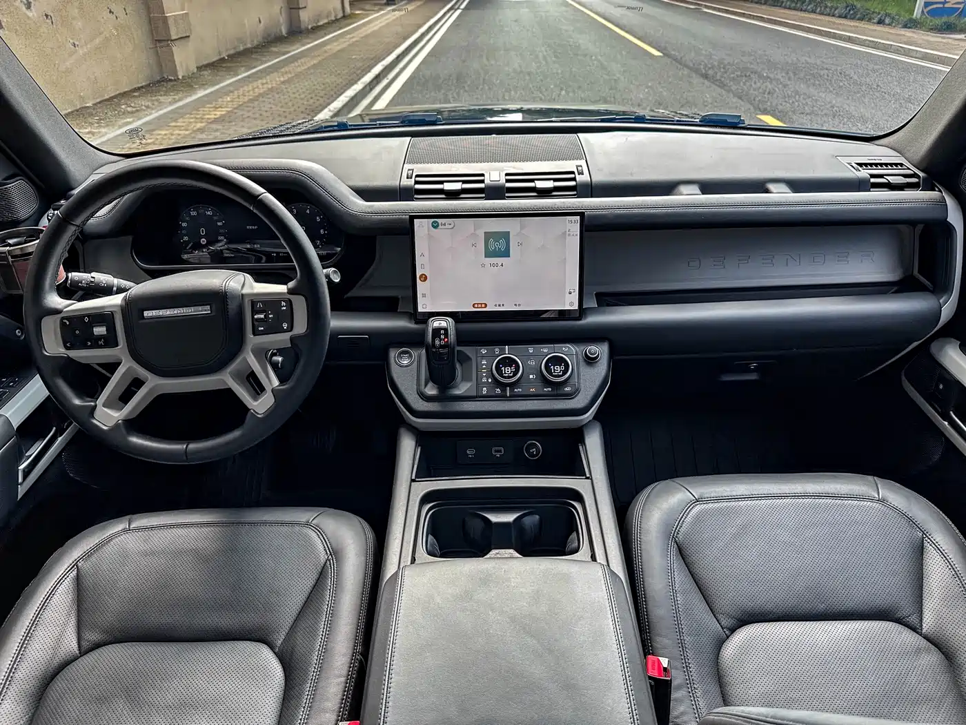 Land Rover Defender 2023 Facelift 90 3.0T P400 XS фото 12