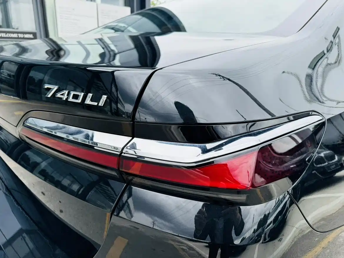 BMW 7 Series 2023 740Li Exclusive M Sport Package фото 33