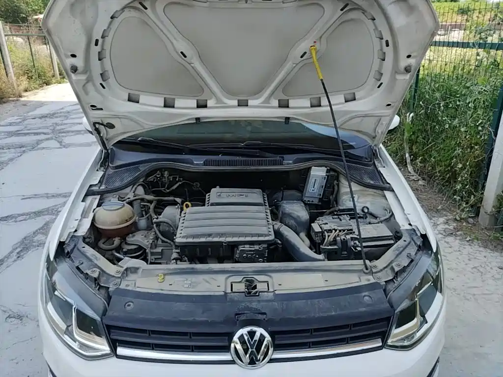 Volkswagen Polo 2014 1.4L Automatic Comfort Edition фото 20
