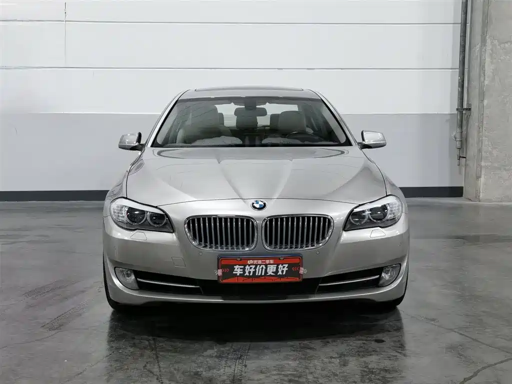 BMW 5 Series 2013 535Li Leadership фото 3