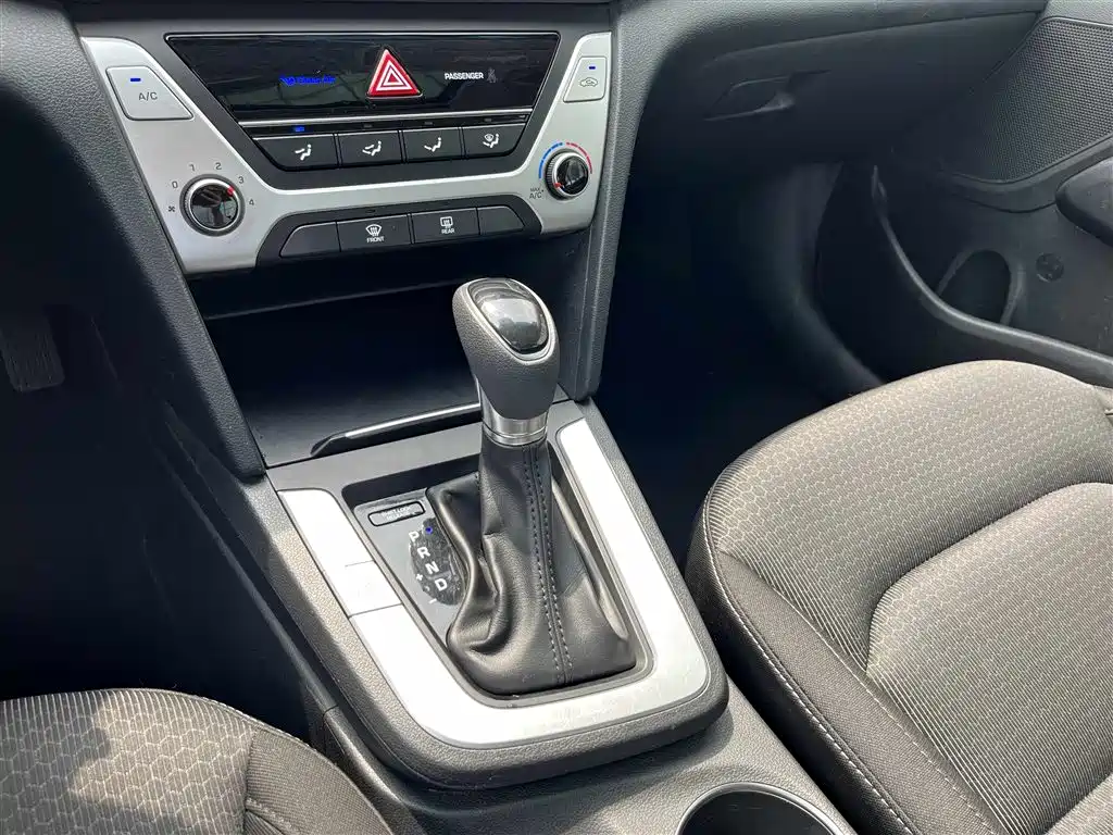Hyundai Elantra 2016 Model 1.6L Automatic Smart Elite фото 23