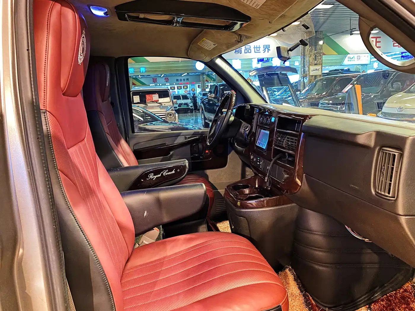 GMC Savana 2015 6.0L G600L Elegance Edition фото 28