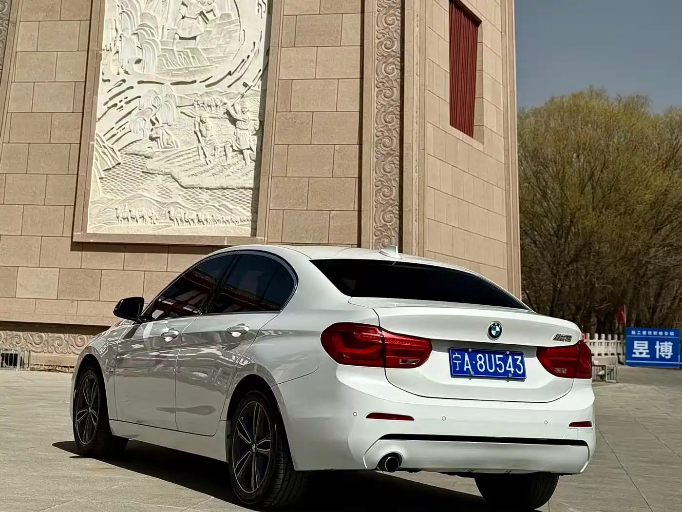 BMW 1 Series 2018 118i Sport Edition фото 7