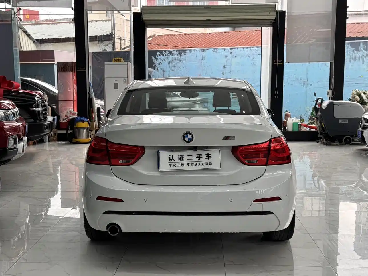 BMW 1 Series 2018 118i Sport Edition фото 10
