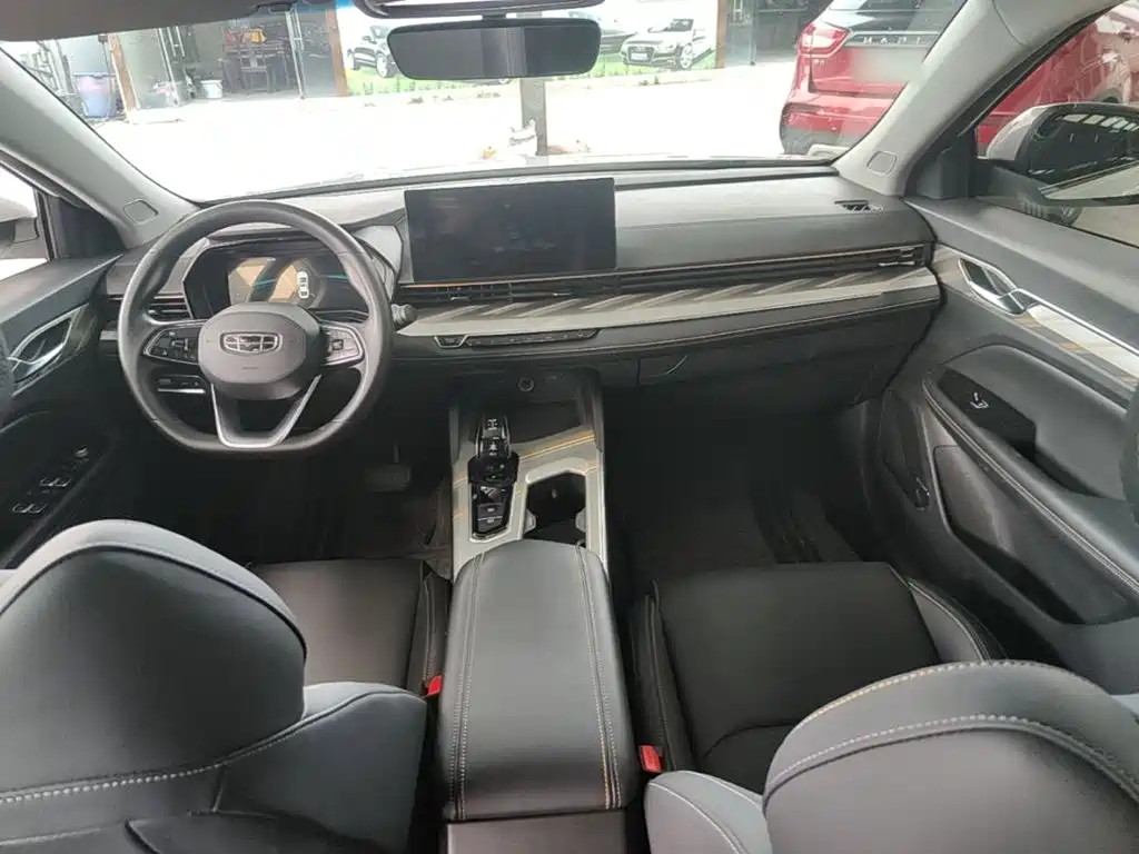 Geely Emgrand L HiP 2024 2024 Model Soaring Dragon Edition 1.5TD-DHT Pro 100KM Surpassing Type