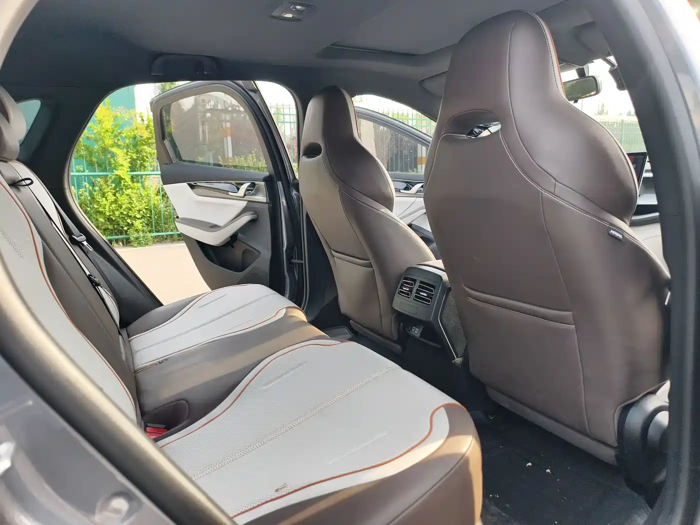 BYD Qin PLUS 2024 Glory Edition DM-i 120KM Surpass фото 14