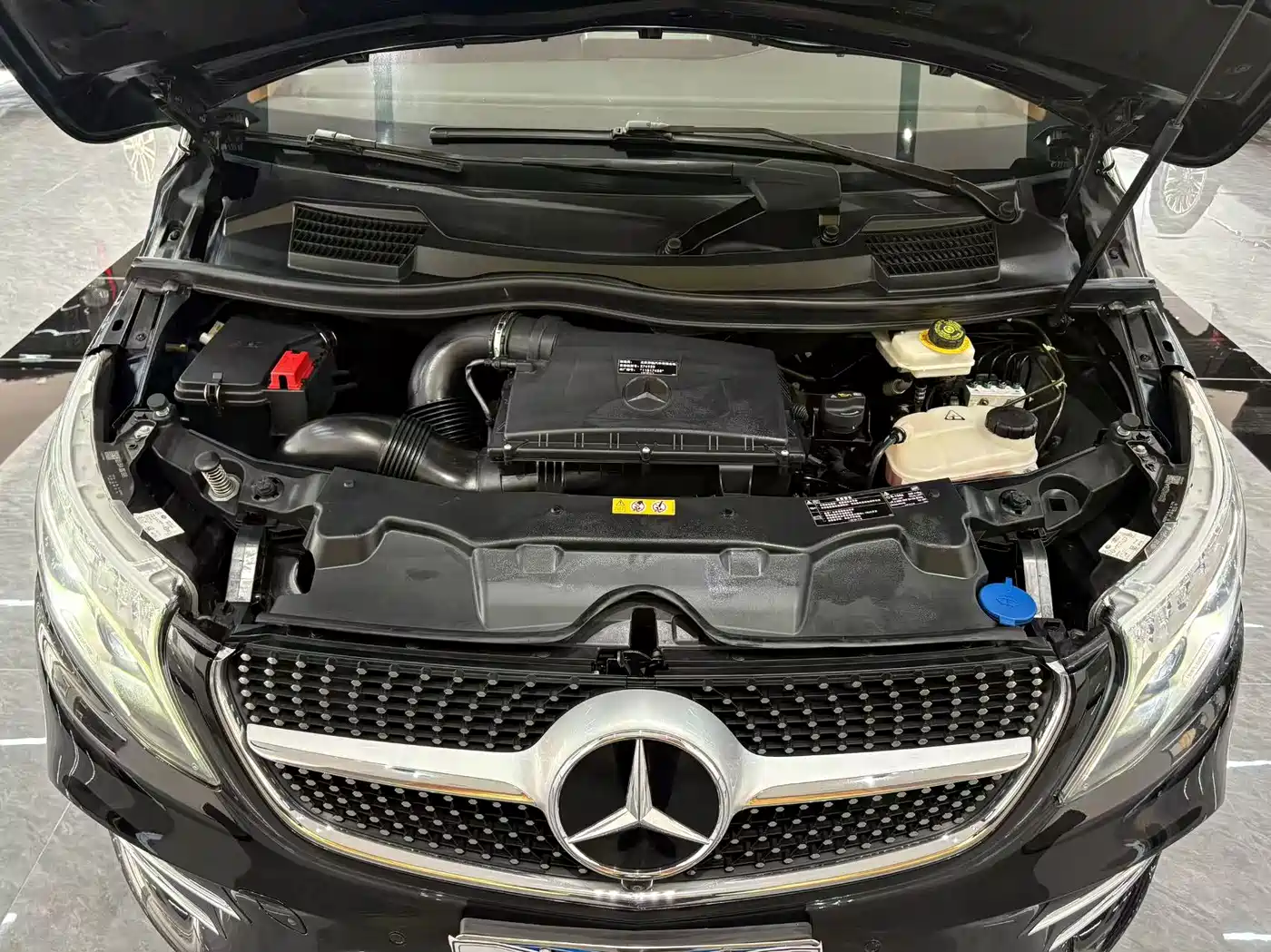 Mercedes-Benz V-Class 2021 V 260 L Long Wheelbase Luxury Edition фото 3